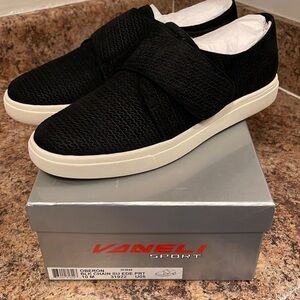 Vaneli Oberon Slip On Sneaker. Black. Size 10 M